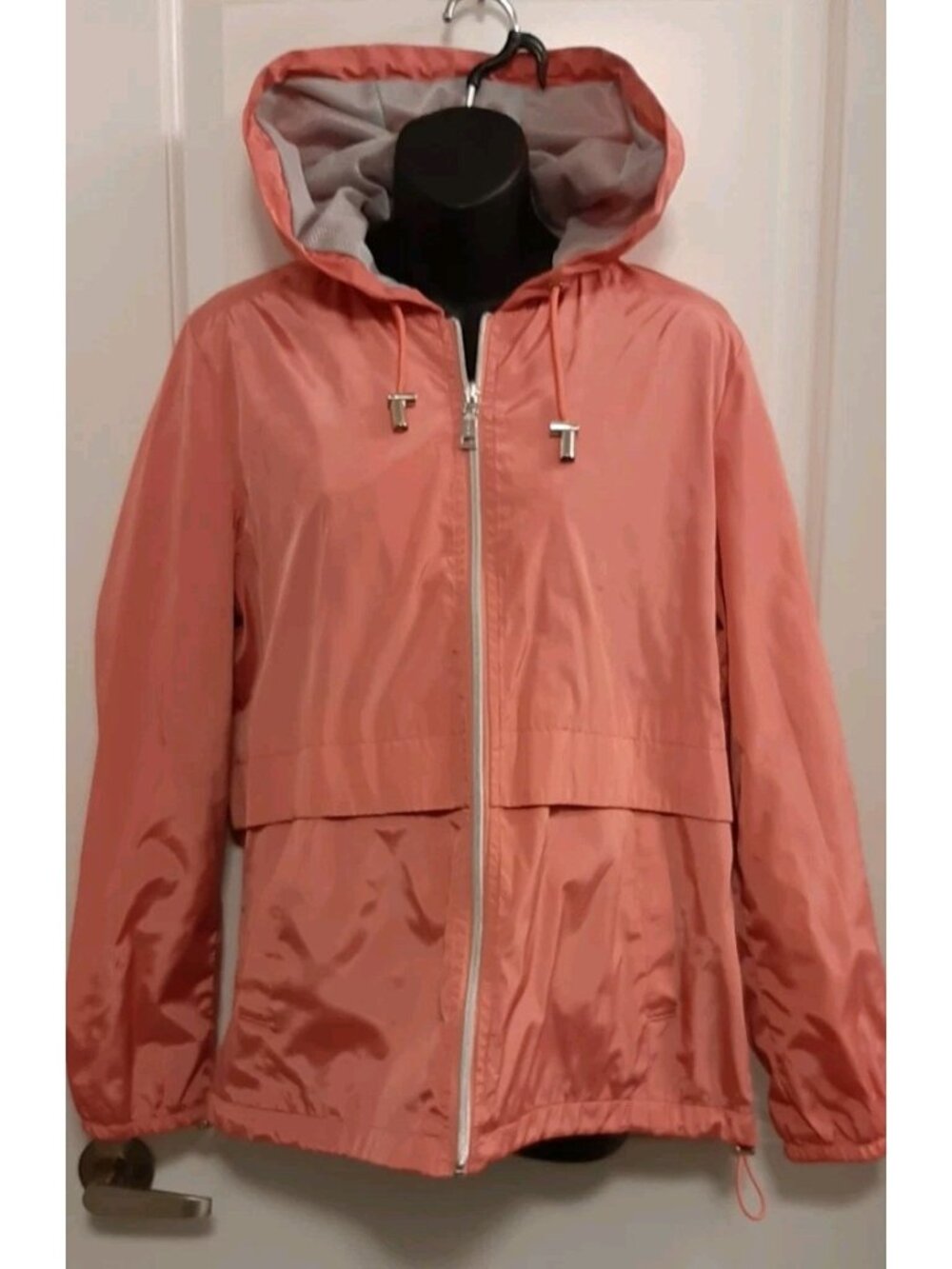 Vince Camuto Womans Pink Wind Breaker Rain Jacket Size Medium Hooded Pockets Zip